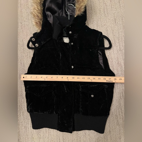 Old navy small Cozy Black velvet velour vest with brown faux fur hood - Picture 4 of 14